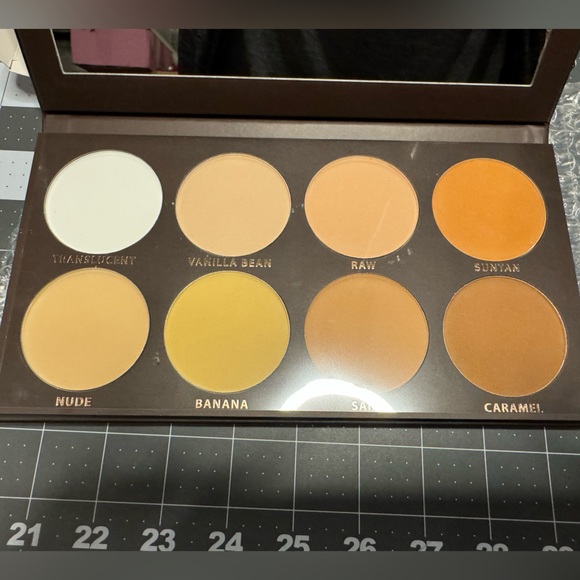 KAB Cosmetics Contour palette Volume 1 - Picture 2 of 5